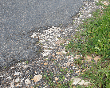 degradation de rive nids-de-poule